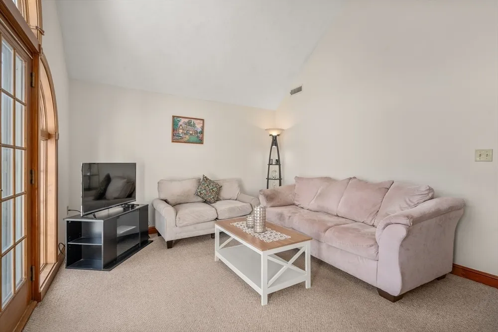 113 Temple Rd, Waltham, MA 02452