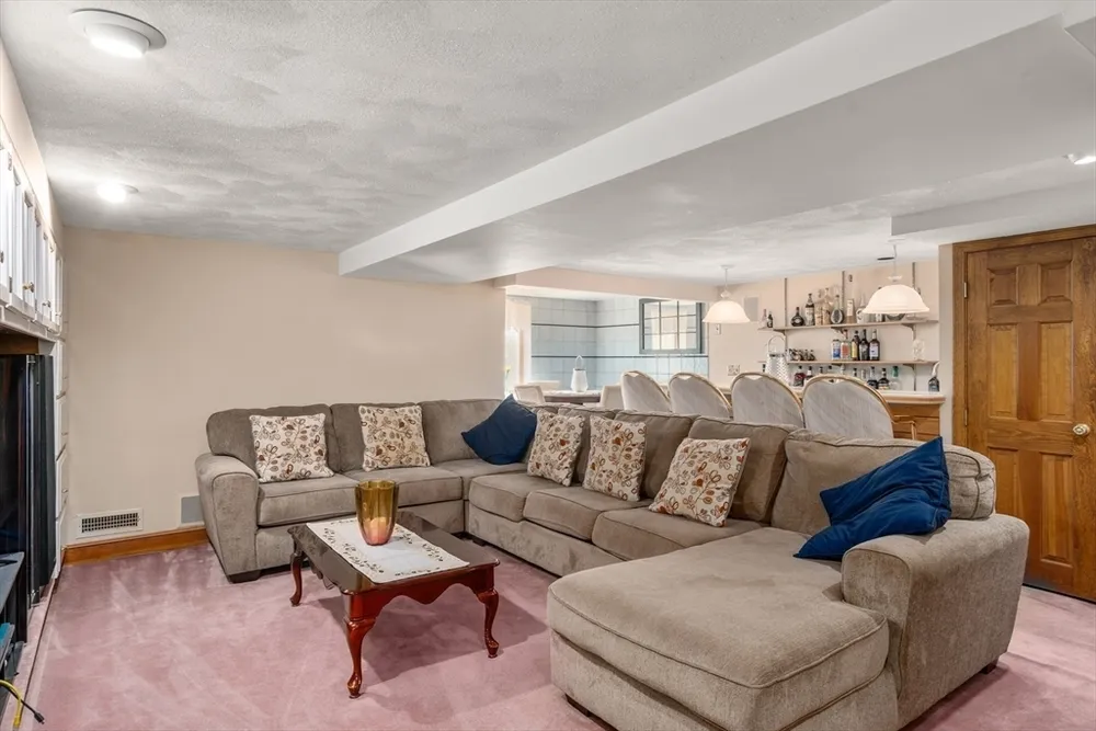 113 Temple Rd, Waltham, MA 02452