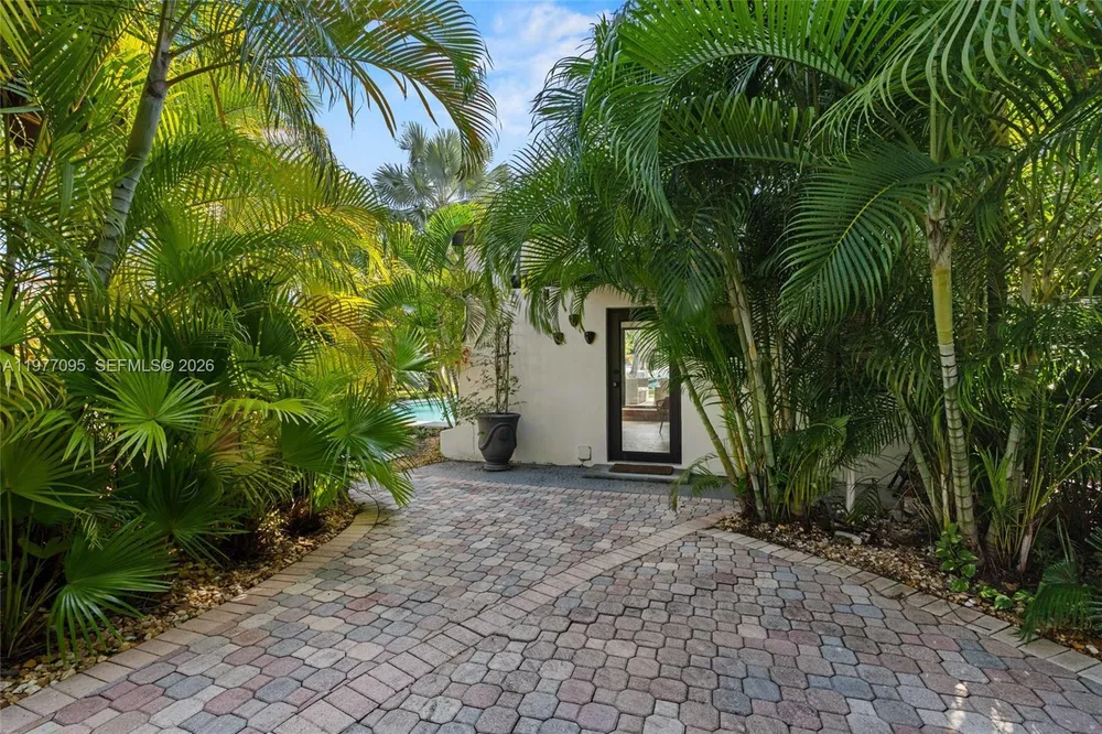 1028 NE 84th St, Miami, FL 33138