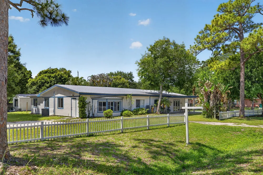 203 Melton Dr, Fort Pierce, FL 34982
