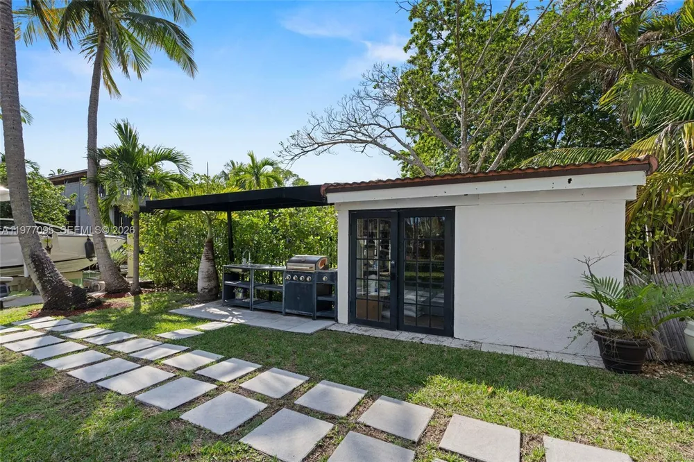 1028 NE 84th St, Miami, FL 33138