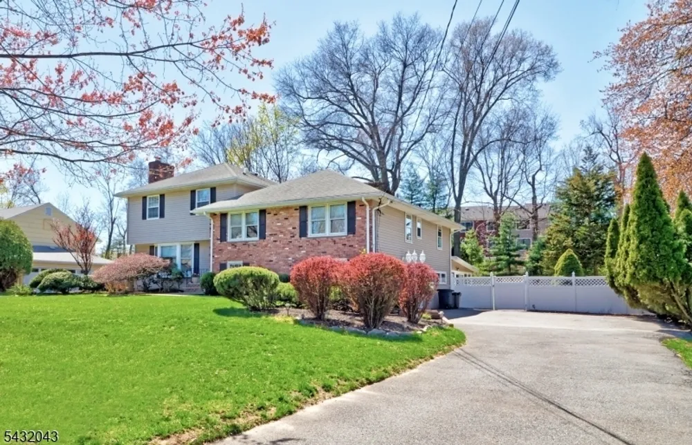 2 Midwood Dr, Florham Park, NJ 07932
