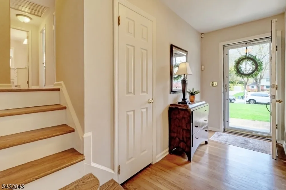 2 Midwood Dr, Florham Park, NJ 07932