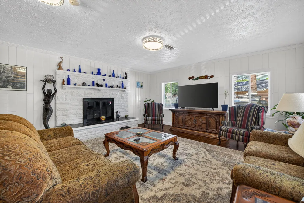 203 Melton Dr, Fort Pierce, FL 34982