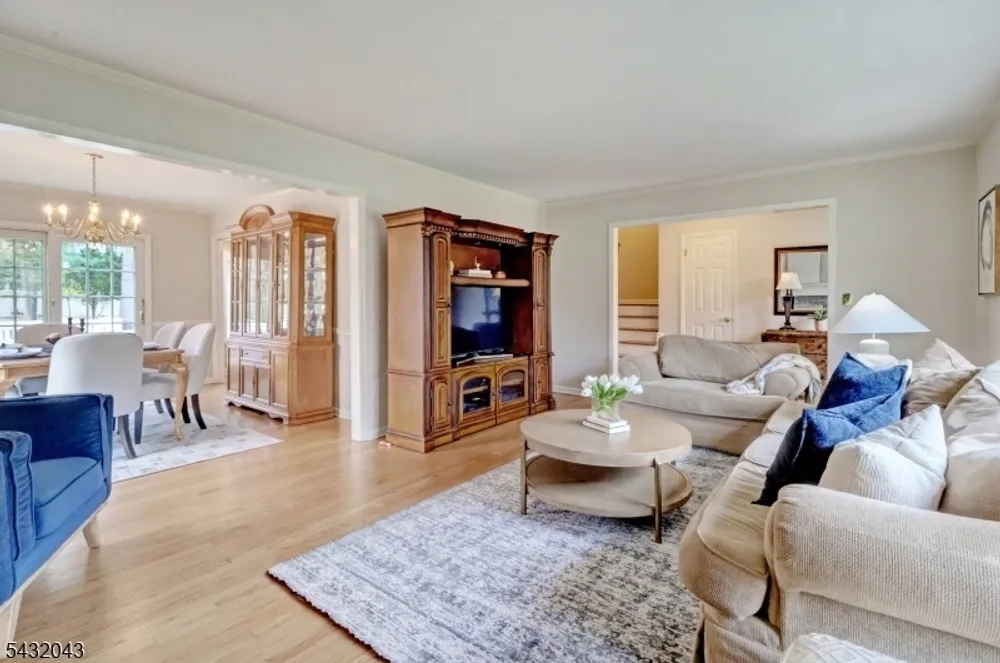 2 Midwood Dr, Florham Park, NJ 07932