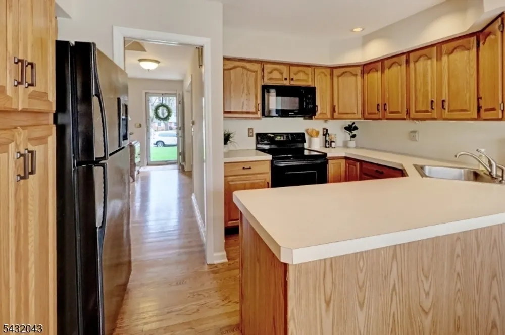 2 Midwood Dr, Florham Park, NJ 07932