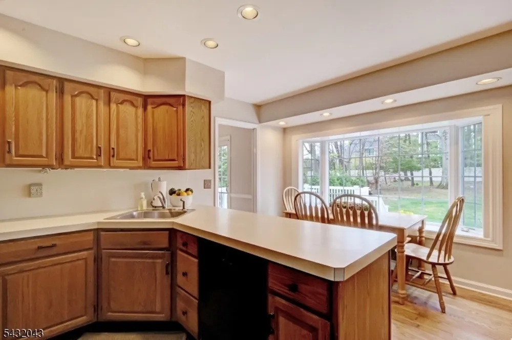 2 Midwood Dr, Florham Park, NJ 07932