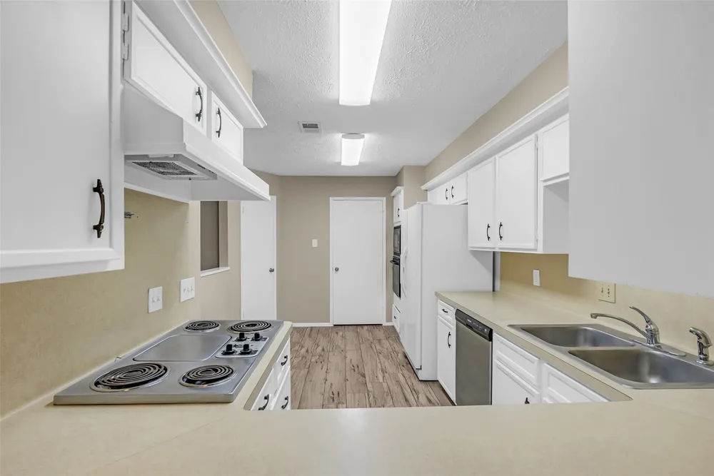 11827 Brook Meadows Ln, Meadows, TX 77477