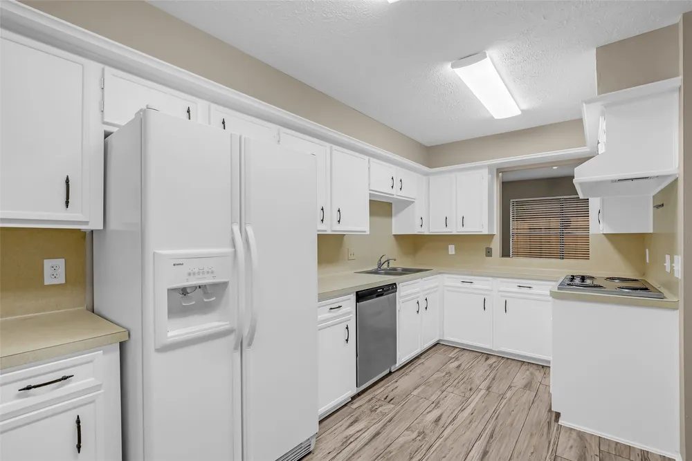 11827 Brook Meadows Ln, Meadows, TX 77477