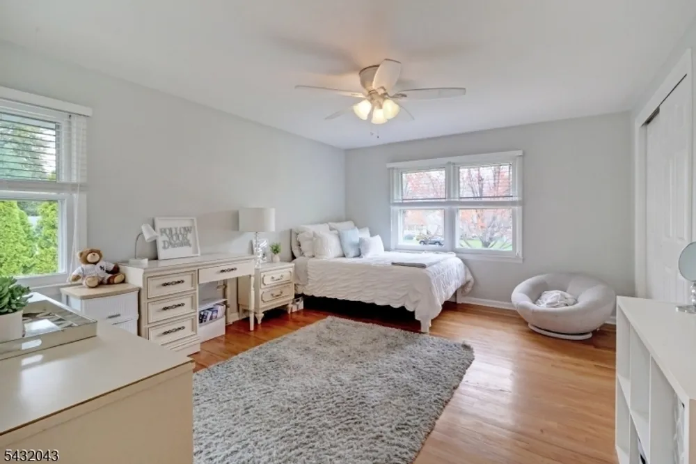 2 Midwood Dr, Florham Park, NJ 07932