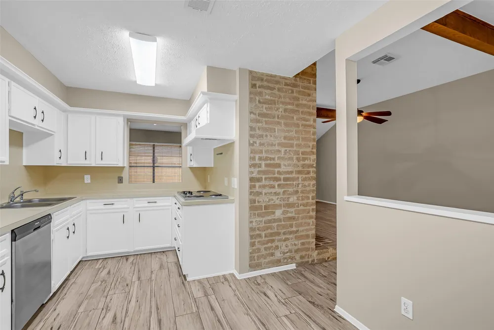 11827 Brook Meadows Ln, Meadows, TX 77477
