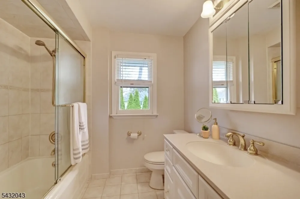 2 Midwood Dr, Florham Park, NJ 07932