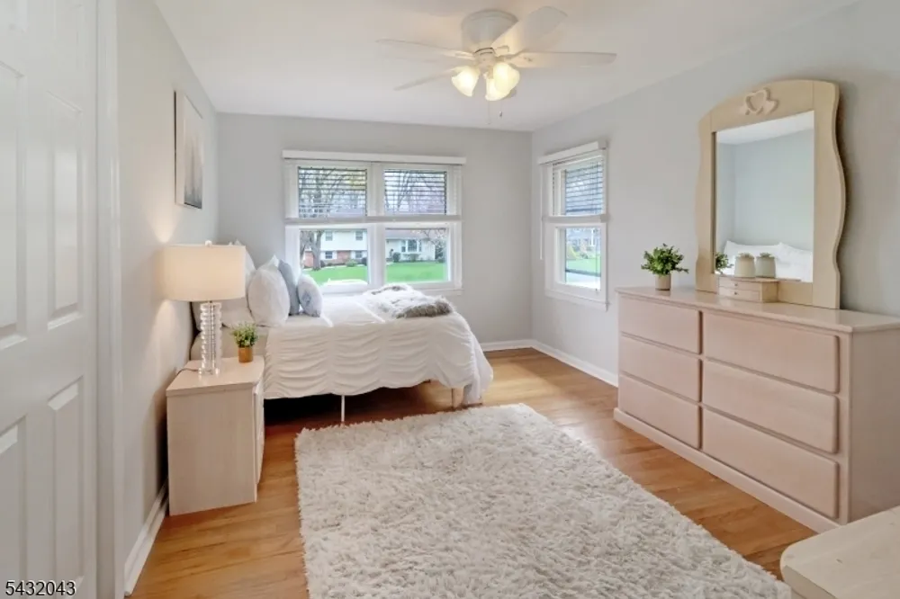 2 Midwood Dr, Florham Park, NJ 07932