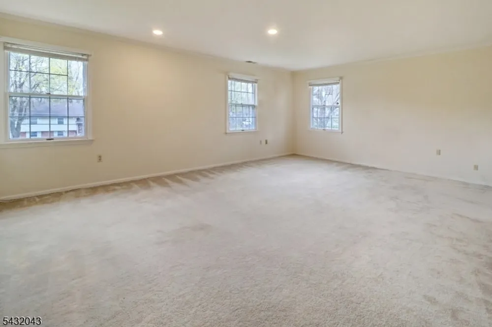 2 Midwood Dr, Florham Park, NJ 07932