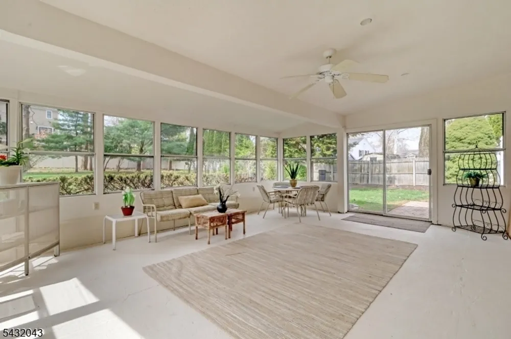 2 Midwood Dr, Florham Park, NJ 07932