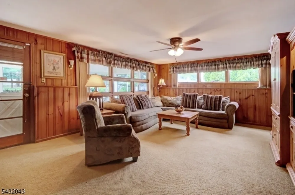 2 Midwood Dr, Florham Park, NJ 07932