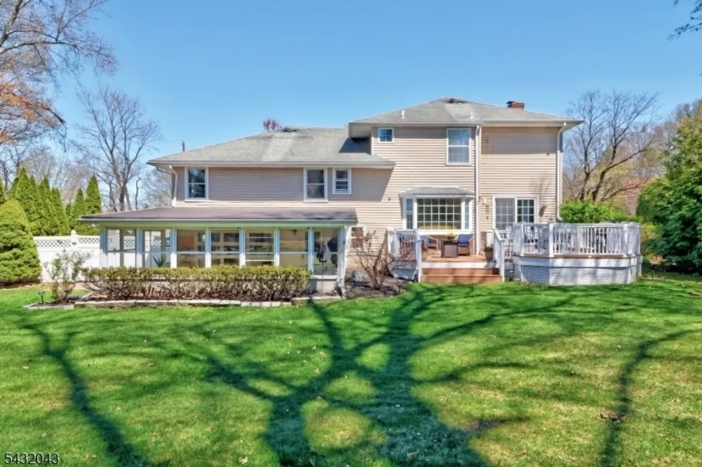 2 Midwood Dr, Florham Park, NJ 07932
