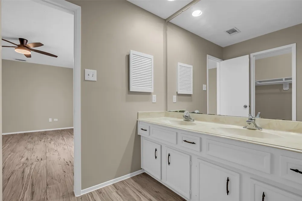 11827 Brook Meadows Ln, Meadows, TX 77477