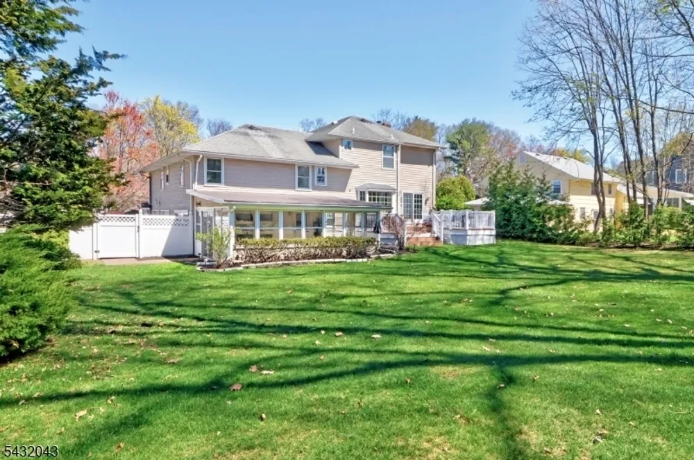 2 Midwood Dr, Florham Park, NJ 07932