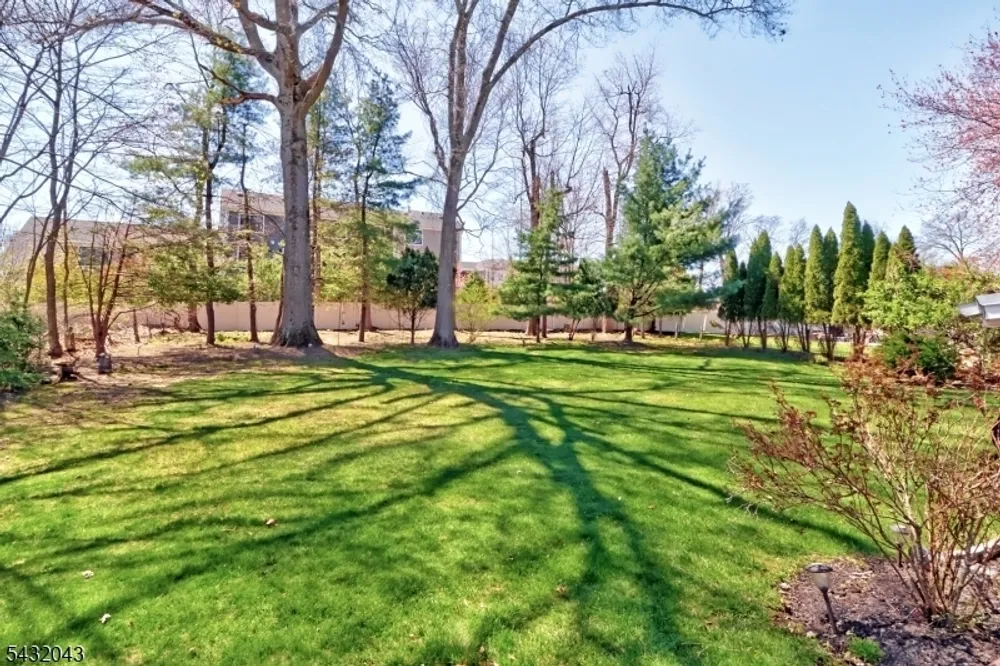 2 Midwood Dr, Florham Park, NJ 07932