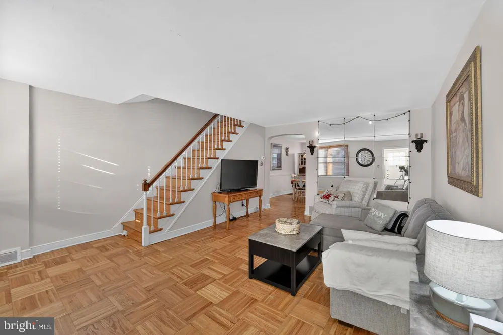 7015 Large St, Philadelphia, PA 19149