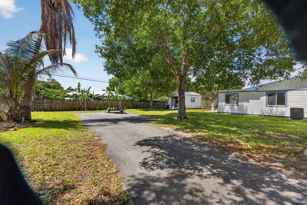 203 Melton Dr, Fort Pierce, FL 34982