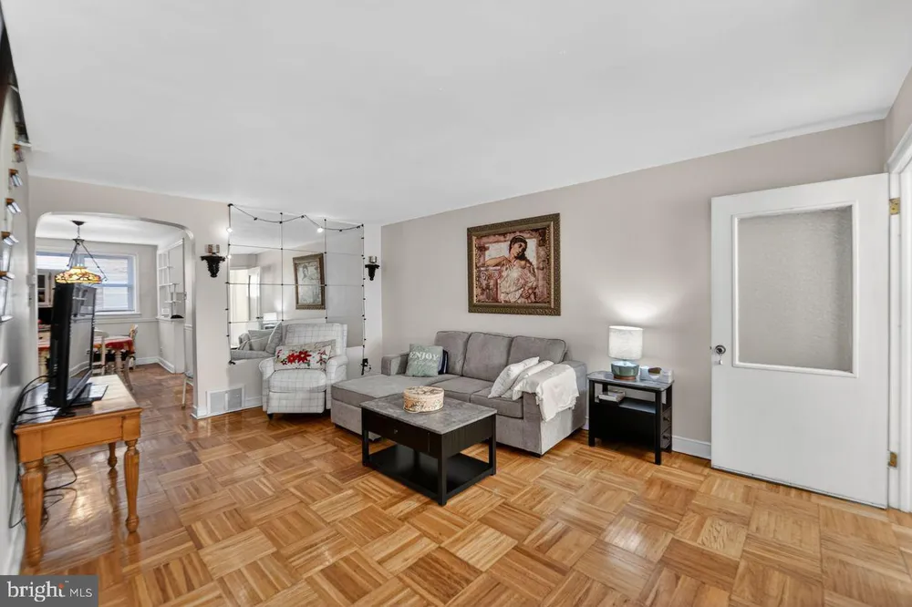 7015 Large St, Philadelphia, PA 19149