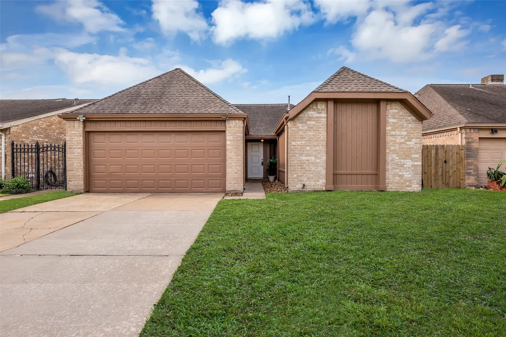 11827 Brook Meadows Ln, Meadows, TX 77477