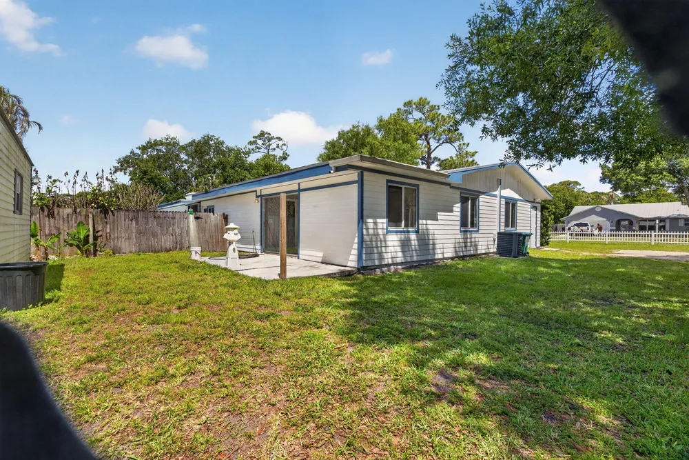 203 Melton Dr, Fort Pierce, FL 34982