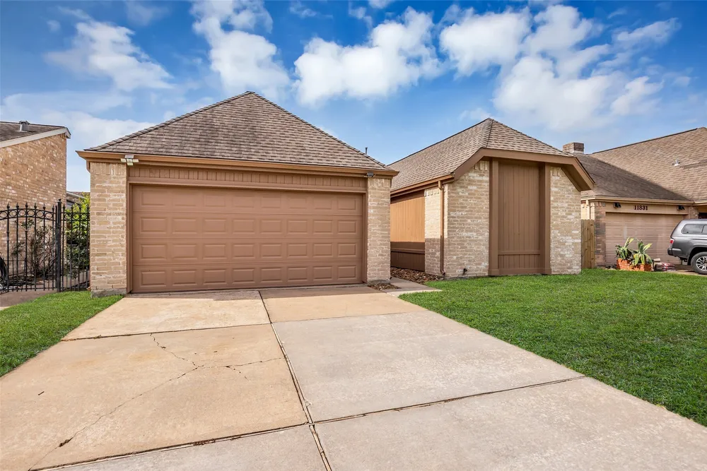 11827 Brook Meadows Ln, Meadows, TX 77477