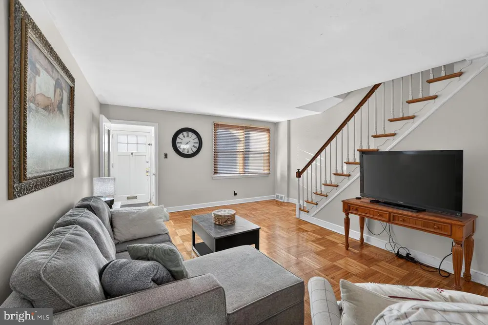 7015 Large St, Philadelphia, PA 19149