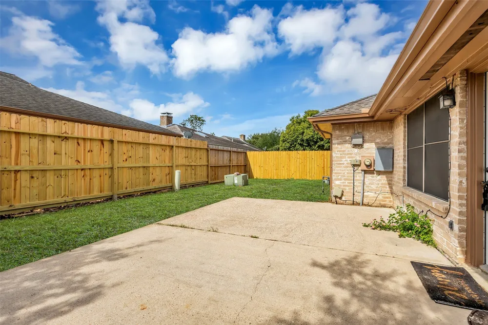 11827 Brook Meadows Ln, Meadows, TX 77477