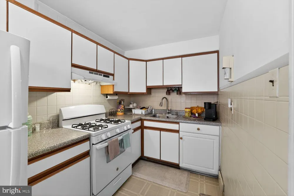 7015 Large St, Philadelphia, PA 19149