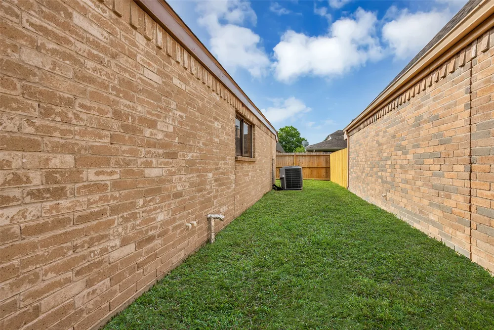 11827 Brook Meadows Ln, Meadows, TX 77477