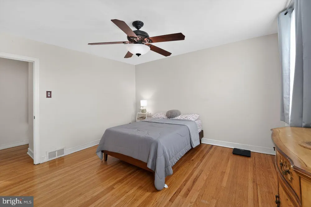 7015 Large St, Philadelphia, PA 19149