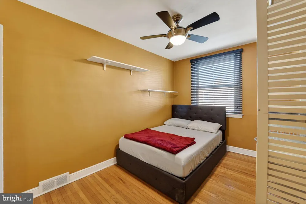 7015 Large St, Philadelphia, PA 19149