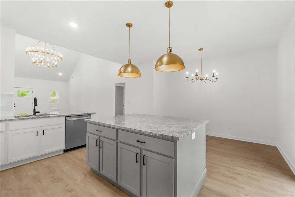 98 Selkirk Dr, Bella Vista, AR 72715