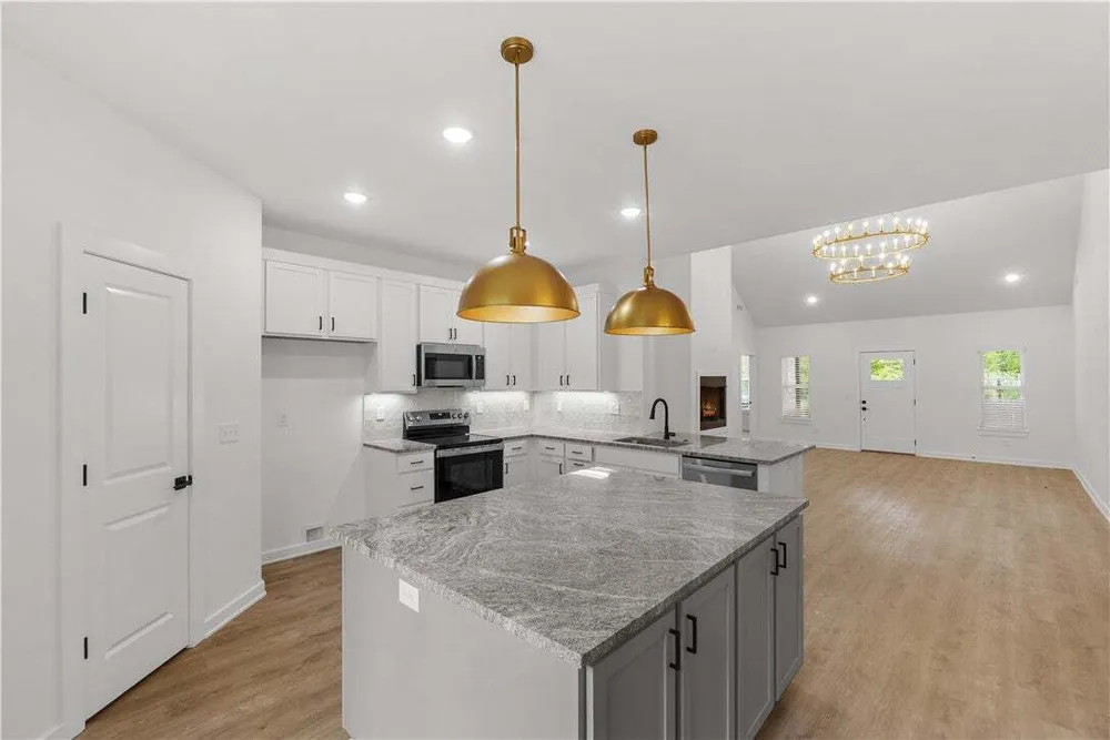 98 Selkirk Dr, Bella Vista, AR 72715