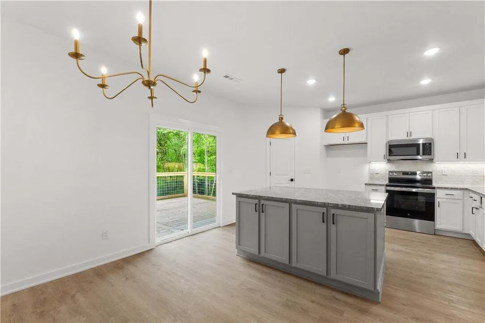 98 Selkirk Dr, Bella Vista, AR 72715