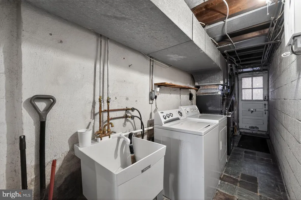 7015 Large St, Philadelphia, PA 19149