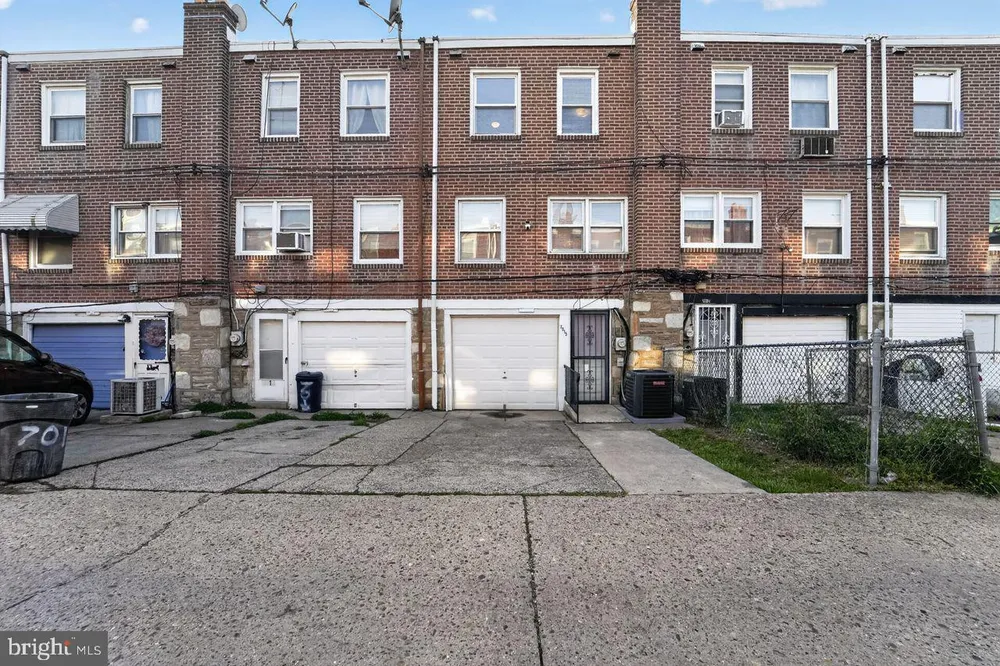 7015 Large St, Philadelphia, PA 19149
