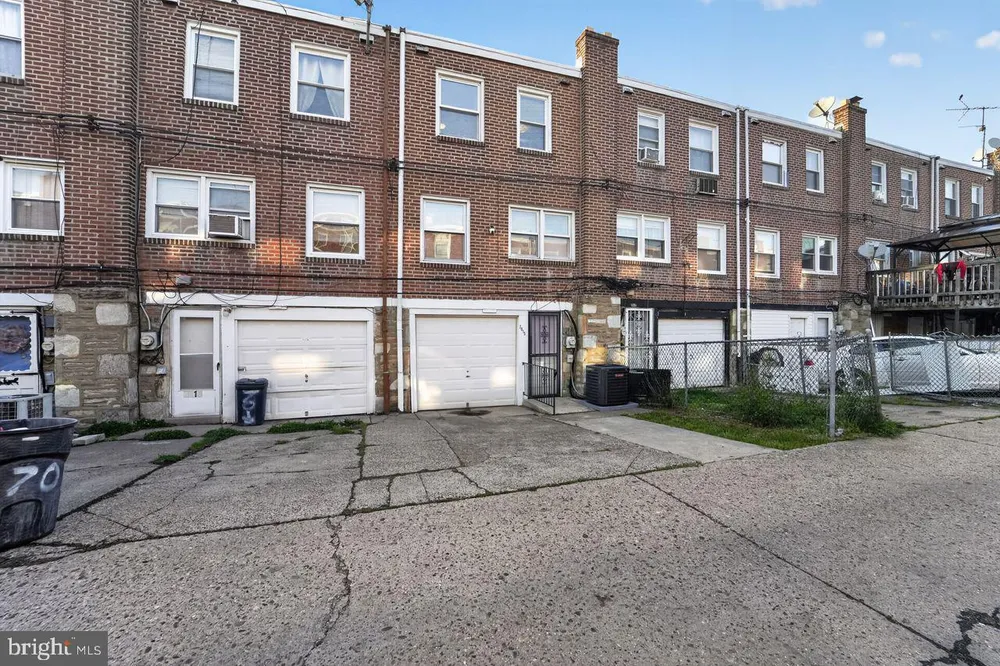 7015 Large St, Philadelphia, PA 19149