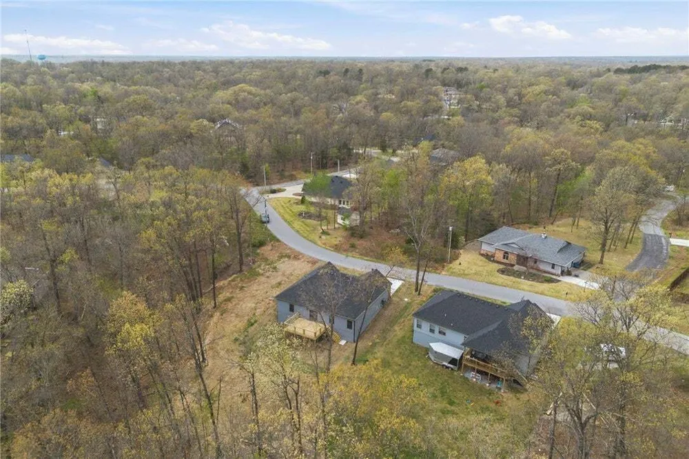 98 Selkirk Dr, Bella Vista, AR 72715