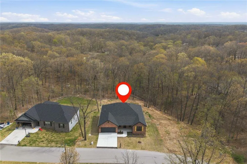 98 Selkirk Dr, Bella Vista, AR 72715