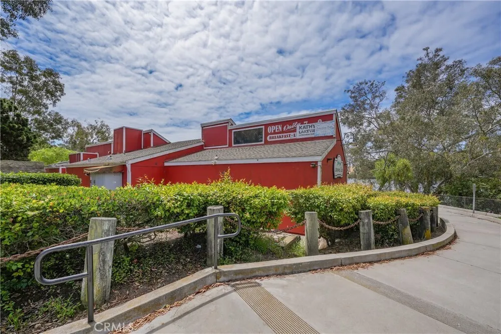 18051 Westlake Circle, Huntington Beach, CA 92648