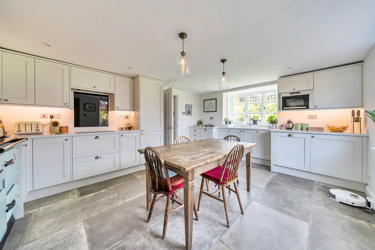 Woodlands Lane, Cobham, KT11 photo 3
