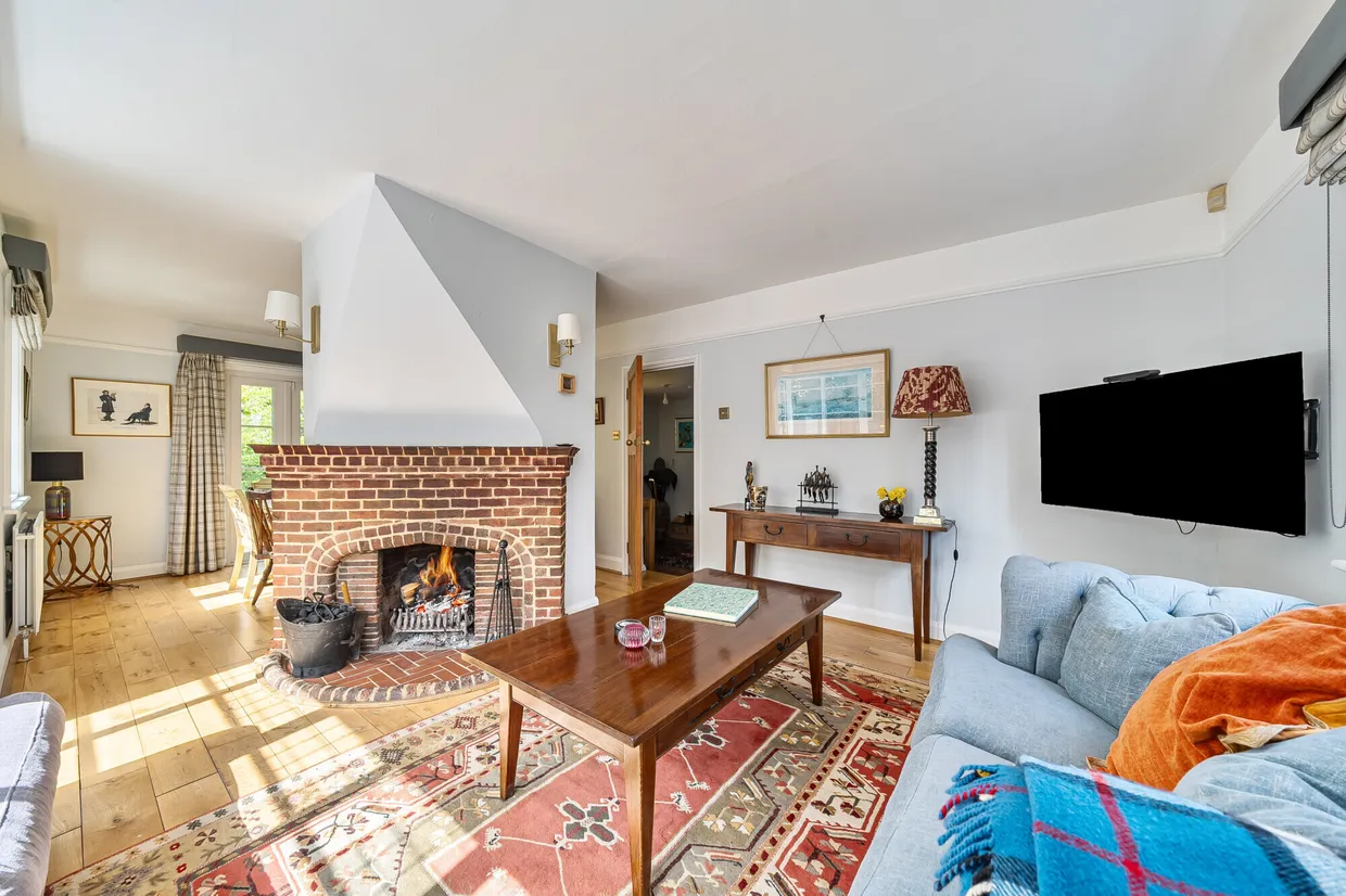 Woodlands Lane, Cobham, KT11 photo 4