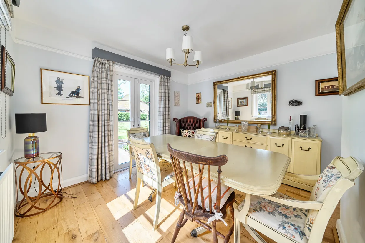 Woodlands Lane, Cobham, KT11 photo 6