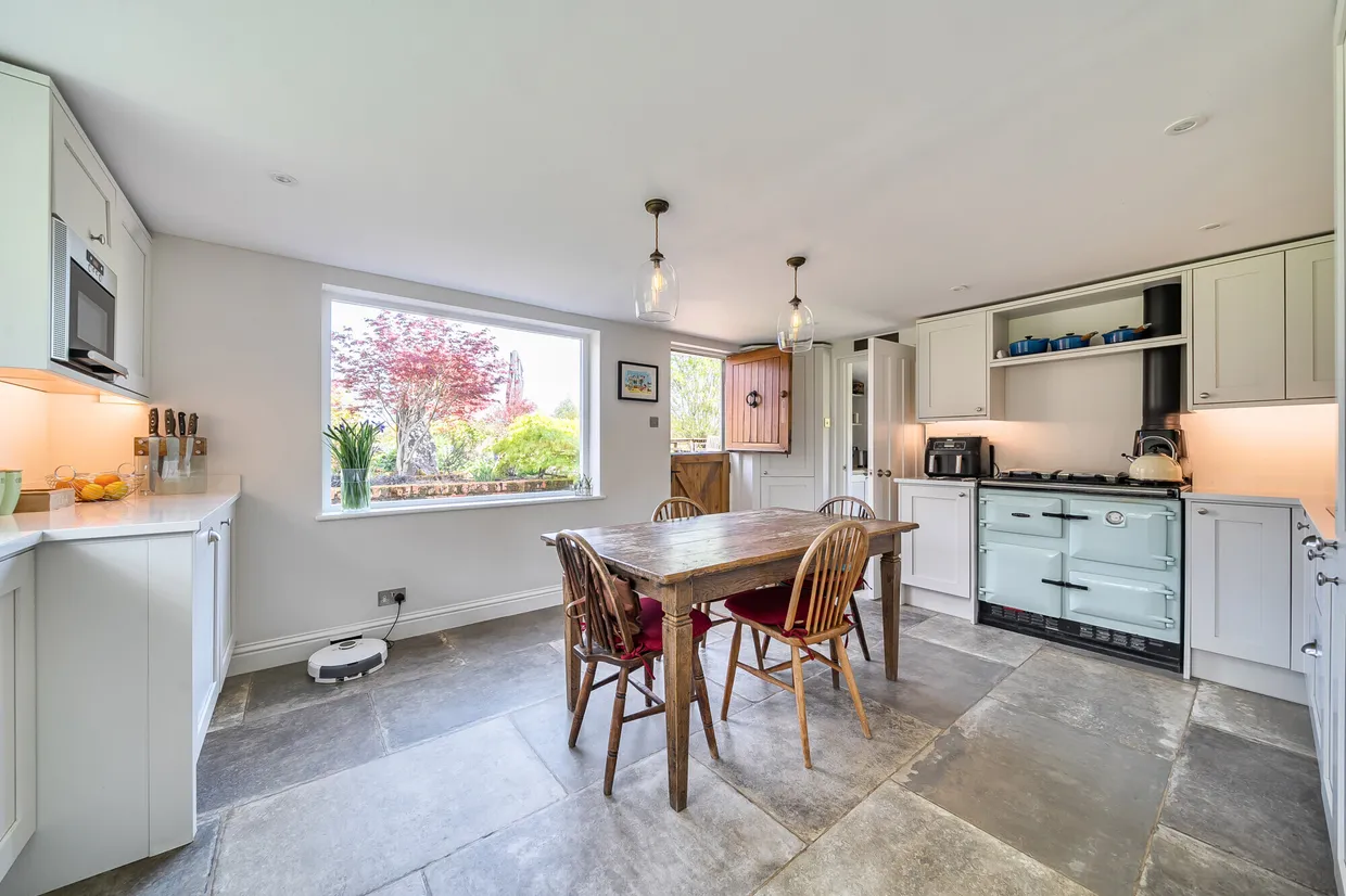 Woodlands Lane, Cobham, KT11 photo 8