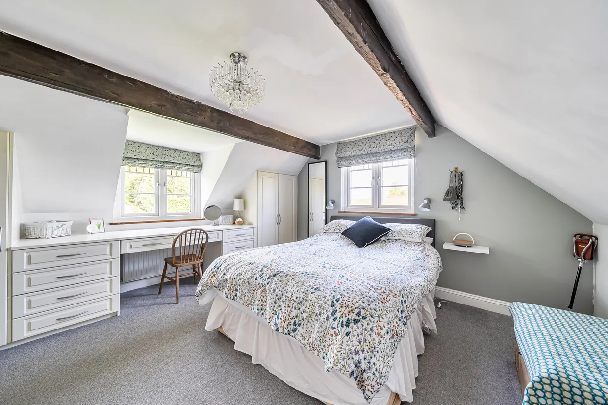 Woodlands Lane, Cobham, KT11 photo 13